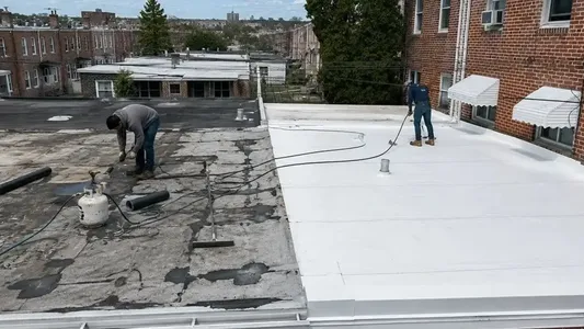 Techos blancos: cómo una solución simple puede bajar la temperatura de una casa y ahorrar energía