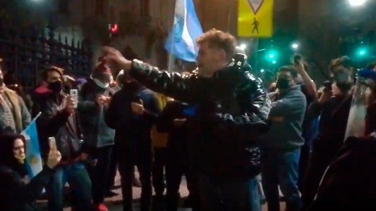 Alfredo Casero, en la puerta del Congreso: Esta porquería es una mentira que todos permitimos