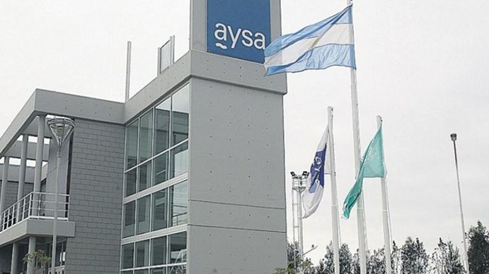 Privatización de AySA: el Gobierno publicó los pliegos de la licitación para vender el 90% de las acciones