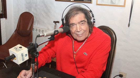 Cacho Castaña debutó como conductor radial