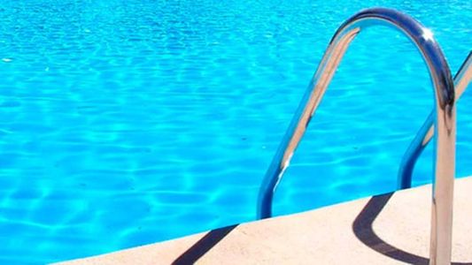 Un nene de 6 años con TEA murió ahogado en la pileta de una quinta: la grave acusación contra sus padres