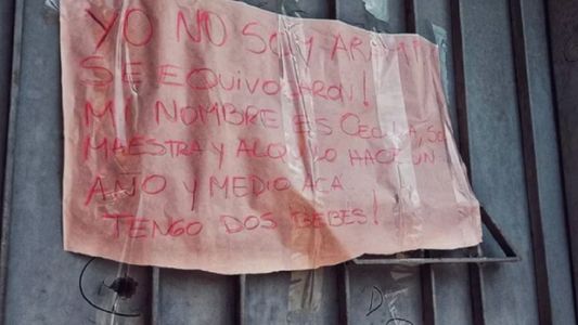 Balearon su casa por error en Rosario y colgó un cartel para aclarar que no era a quien buscaban