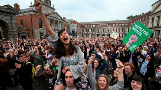Por medio de un referéndum Irlanda le dio el sí a la despenalización del aborto