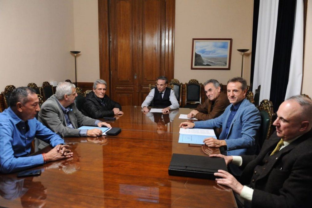Se sigue trabando la reforma laboral: Pichetto le prometió a la CGT que “no va a pasar” por el Senado el nuevo régimen de indemnizaciones