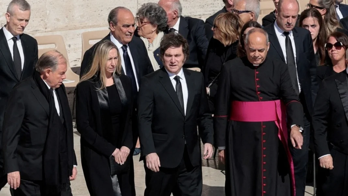 Javier Milei no viajaría a Roma a la asunción del Papa León XIV