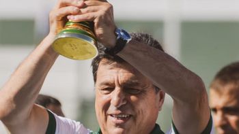 Daniel Passarella aceptó la invitación de River y volverá al Monumental