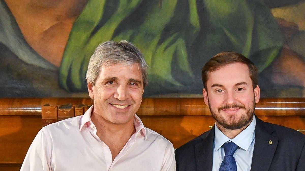 El ministro de Economía junto a Felipe Núñez. (Foto: X @LuisCaputoAR)