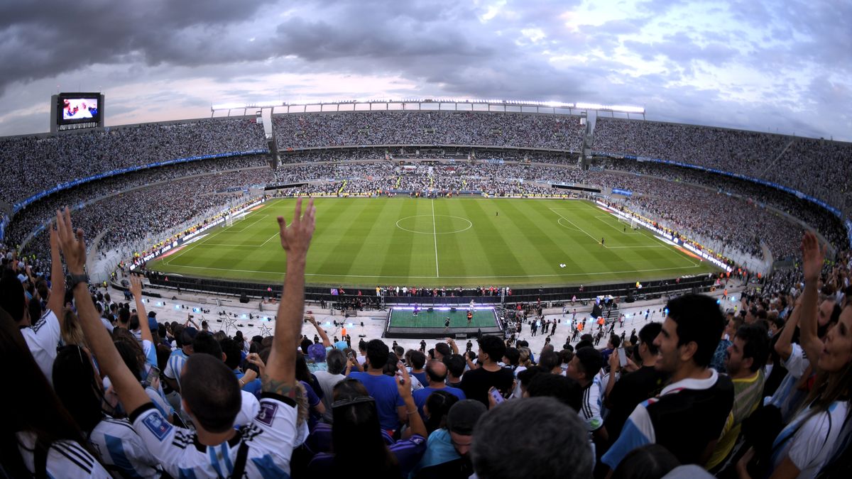 La fiesta de la Selección Argentina: miles de hinchas esperan al campeón del mundo. (Télam)