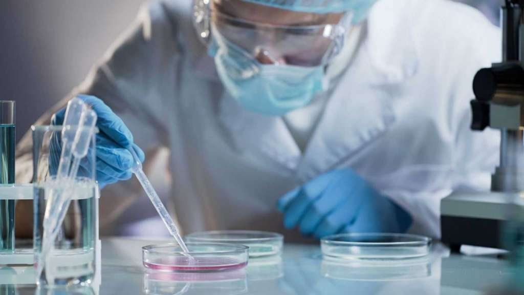 Científicos chinos encuentran covid-19 en el semen de hombres infectados