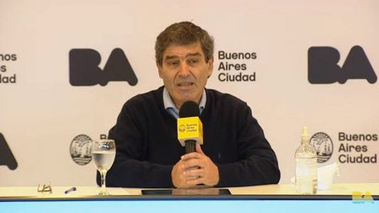 Quirós explicó cómo fue el caso que motivó la suspensión de las pruebas de la vacuna de Oxford