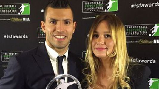El Kun le dedicó el premio a mejor jugador del año a Karina, “La Princesita”