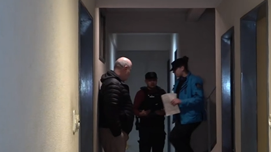 Fue a ver por qué no contestaban y les salvó la vida: la dramática historia de una abuela y su nieto