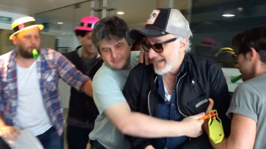 Andy Kusnetzoff cumplió años y así lo recibieron sus compañeros de la radio