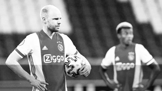 ¡Alerta en Ajax! Hay 11 casos de coronavirus en el plantel y viajó con 17 jugadores a Dinamarca