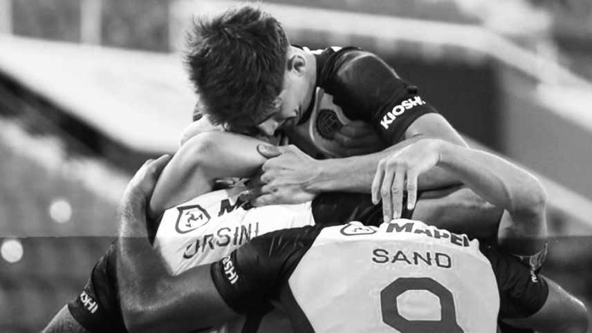 Lanús dio el golpe y eliminó a Independiente de la Sudamericana: le ganó 3-1 y jugará las semis contra Vélez
