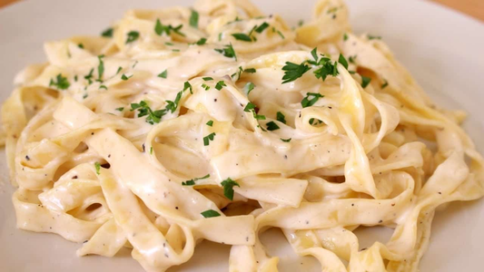 SALSA ALFREDO receta casera: textura suave, rica y decadente