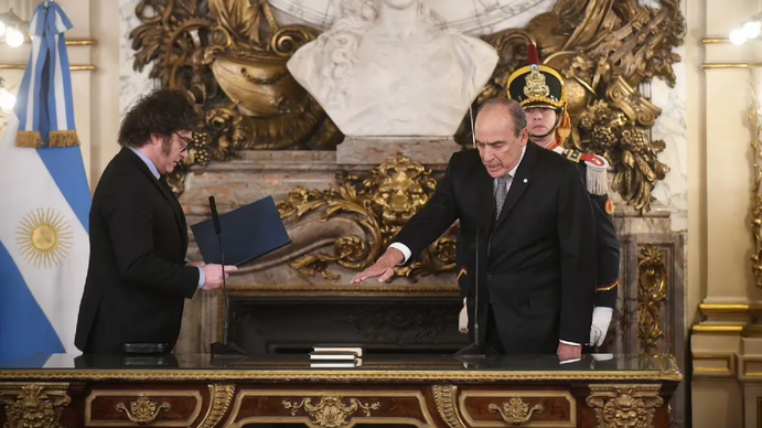Javier Milei le tomó juramento a Guillermo Francos como nuevo jefe de Gabinete