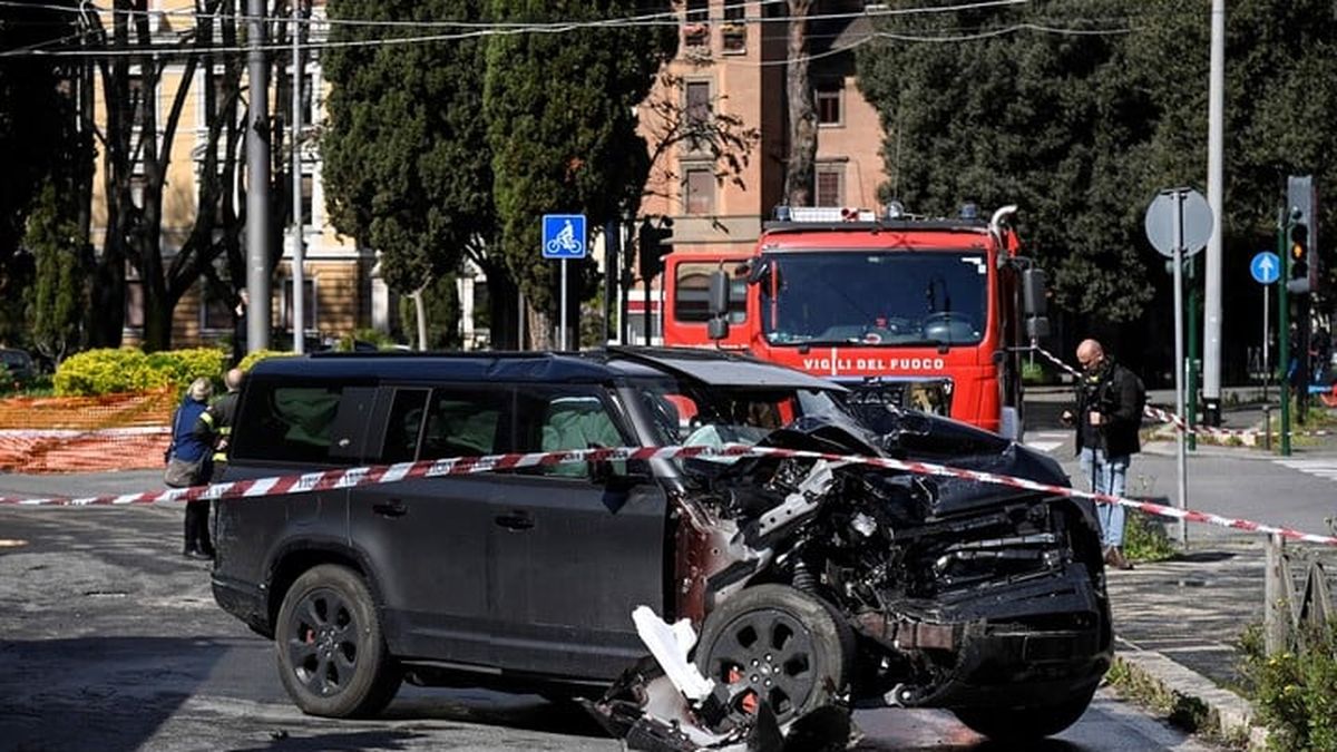 La camioneta de Ciro Immobile qued&oacute; destruida y el jugador se salv&oacute; de milagro. (Foto: EFE)
