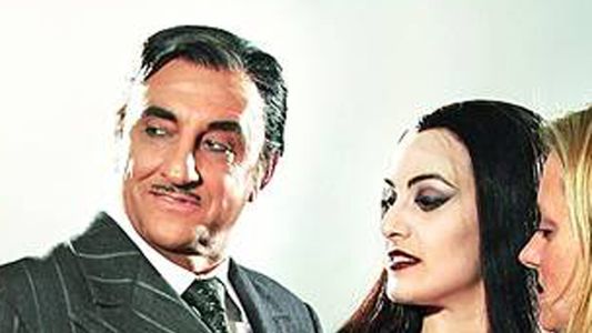 Julieta Díaz y Gabriel Goyti son Morticia y Homero Adams