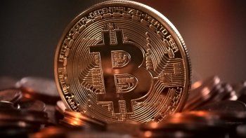 ¿Una criptomoneda en lugar del dólar? La propuesta que está estremeciendo a Costa Rica