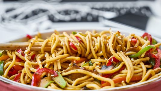 Trucos culinarios: ¿Hay que seguir poniéndole aceite al agua de los fideos?