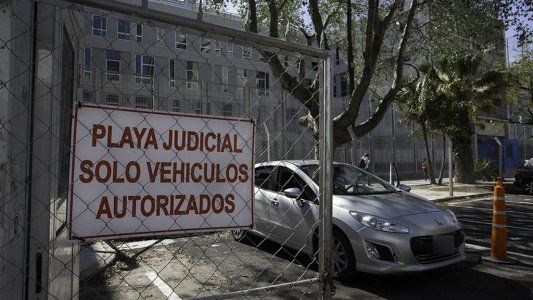 Denuncian que alambraron una calle y aislaron una escuela para permitir que los jueces de Comodoro Py puedan estacionar sus autos