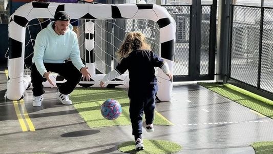 Rodrigo de Paul visitó el jardín de sus hijos y vivió un tierno momento: el video