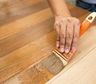 Cómo hacer barniz casero con dos ingredientes para embellecer los muebles de la casa
