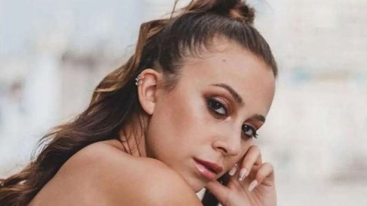 Al natural: infartante video de Nai Awada con un body transparente