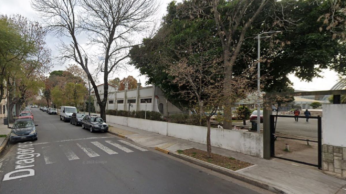 Los agresores llegaron a cruzar un semáforo en rojo y fueron detenidos en&nbsp; Juramento y Dragones.