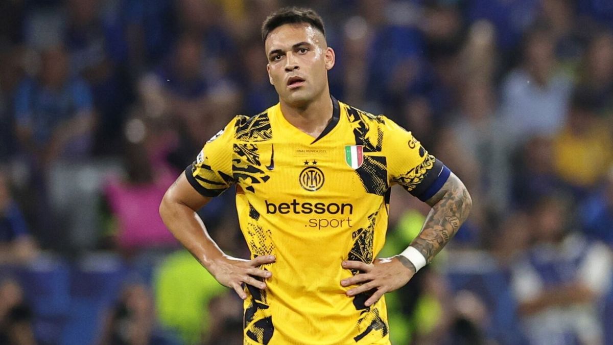 El llanto de Lautaro Martínez tras perder la final de la Champions League ante el PSG. (Foto: EFE)