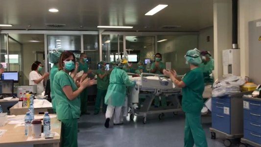 Un hospital en La Plata celebró la primera jornada en 517 días sin internaciones por coronavirus