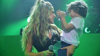 Noche de emoción para Jimena Barón junto a su hijo Momo