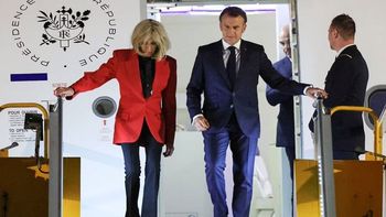 Escándalo en Francia: el momento en que la primera dama le pegó un cachetazo al presidente Macron