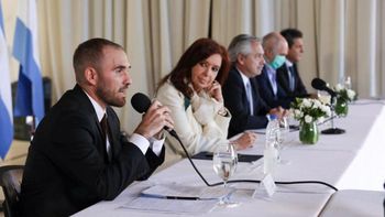 Ministro de Economía, Martín Guzmán y vicepresidenta Cristina Fernández de Kirchner cuando presentaron la reestructuración de la deuda con acreedores privados en 2020. (Foto: Archivo) Ministro de Economía, Martín Guzmán y vicepresidenta Cristina Fernández de Kirchner cuando presentaron la reestructuración de la deuda con acreedores privados en 2020. (Foto: Archivo)