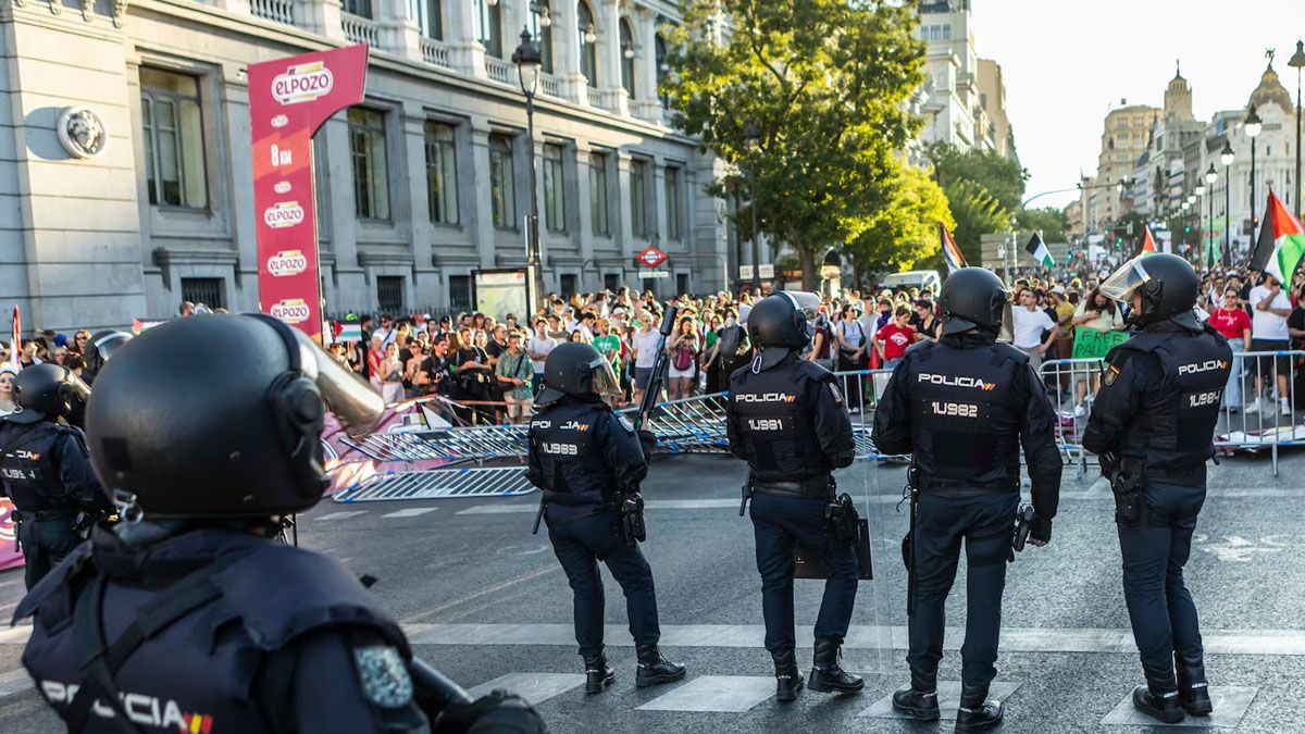 La policía en el centro de Madrid. La violencia envió a los finalistas a 