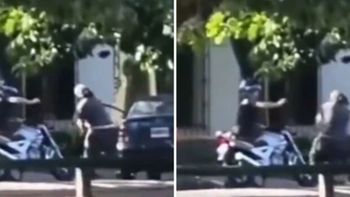 Video: un motociclista mató a golpes a un conductor en medio de una pelea de tránsito