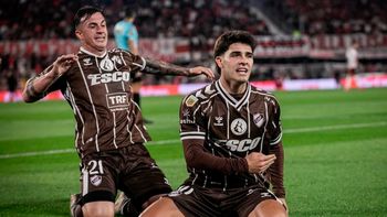 Una periodista le tiró onda en vivo al jugador más fachero de Platense tras salir Campeón