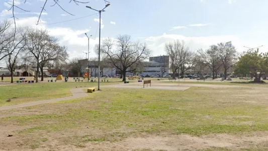 Un joven mató de un disparo a un amigo por accidente en una reunión en una plaza