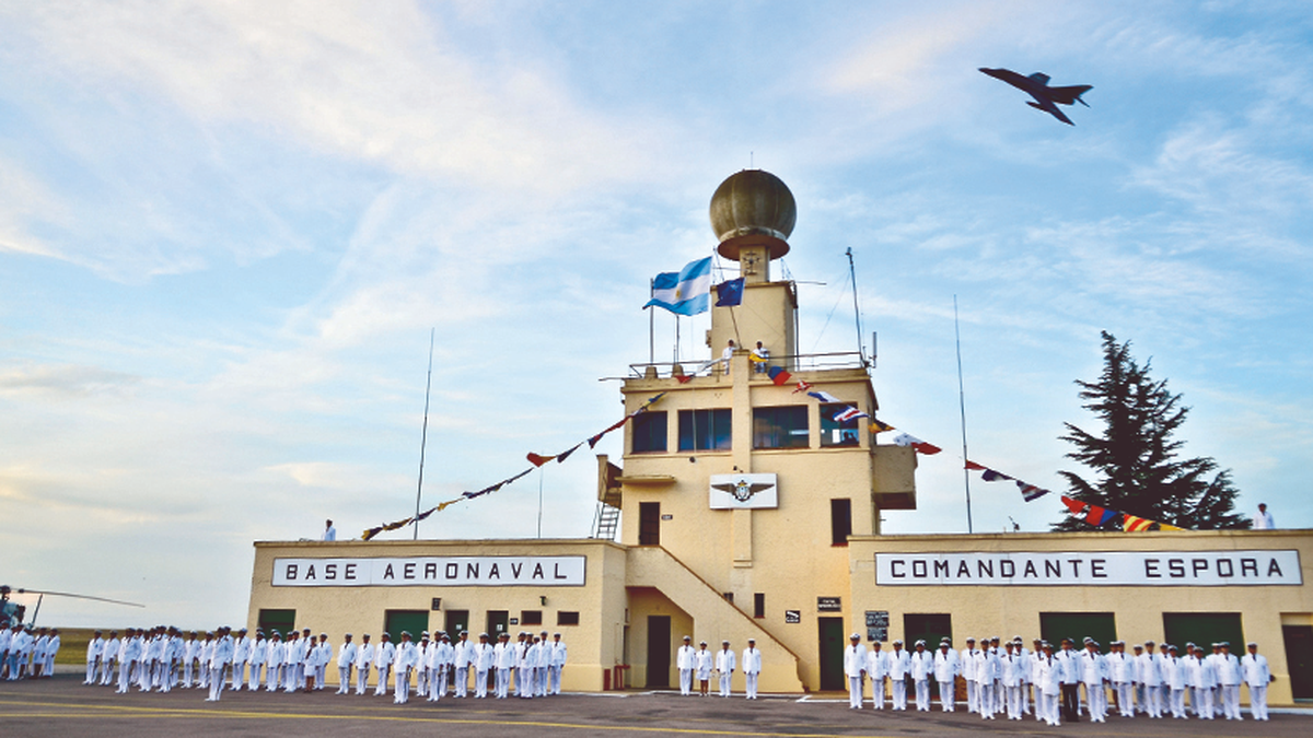 Bahía Blanca: Agustina Herrera Nadal no se presentó a cumplir servicios en la base aeronaval Comandante Espora y ahora es intensamente buscada. (Foto: Gaceta Marinera)