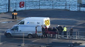 El cuerpo recuperado del avión de Emiliano Sala llegó a Inglaterra y ahora se espera por la autopsia