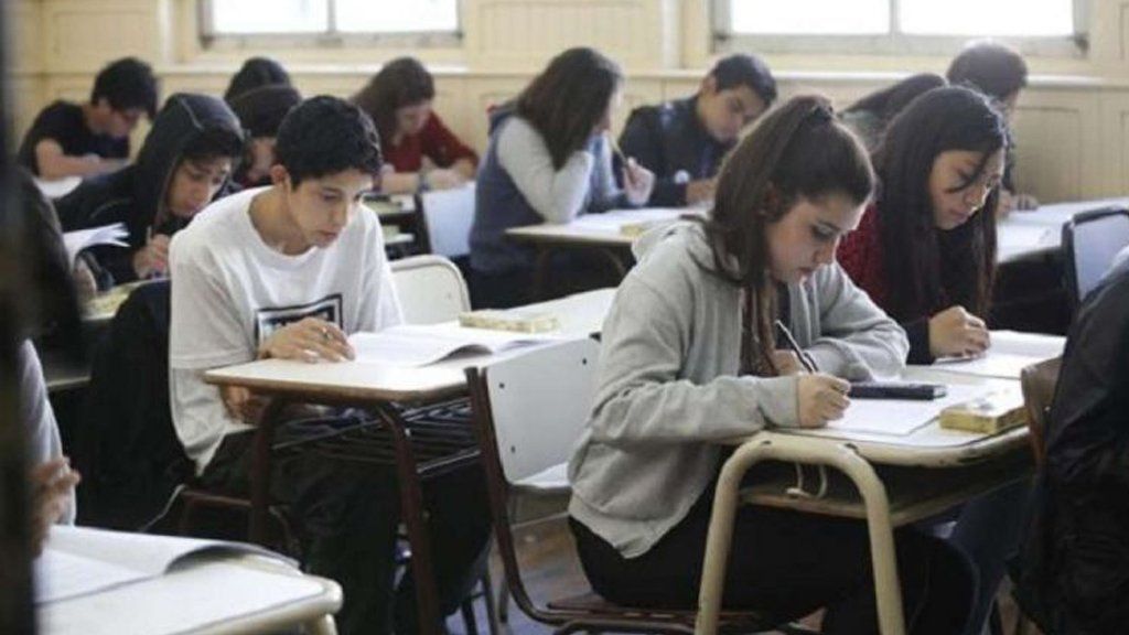 Nación propone extender hasta el 30 de abril el ciclo lectivo para el último año de la secundaria