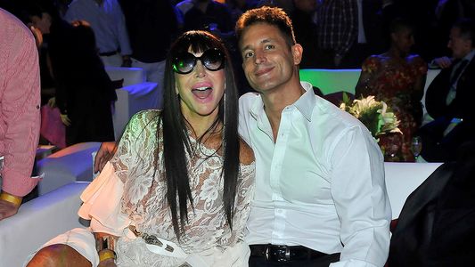 Moria Casán asistió a la fiesta de América con su nuevo sex toy