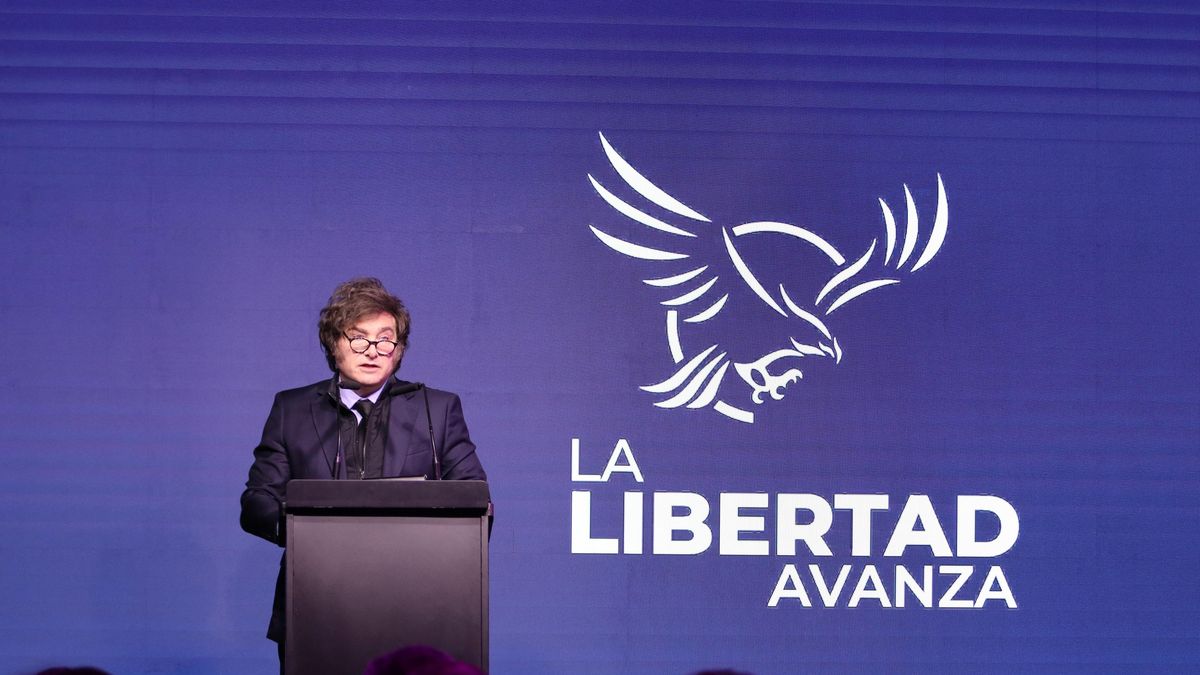 Milei lanza su campaña bonaerense con un acto en La Plata y el lema Kirchnerismo Nunca Más