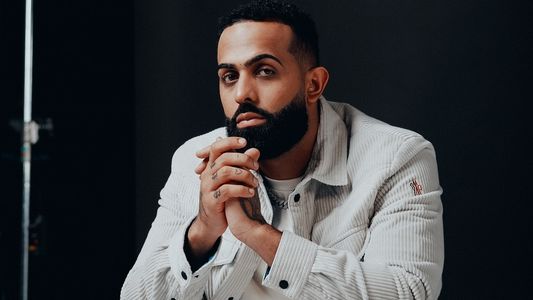 Eladio Carrión lanzó su esperado segundo álbum “Monarca