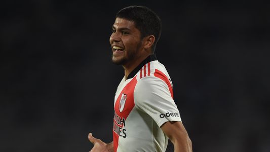 River, a un paso de la liga: le ganó 2-0 a Talleres y jugó casi todo el partido con uno menos