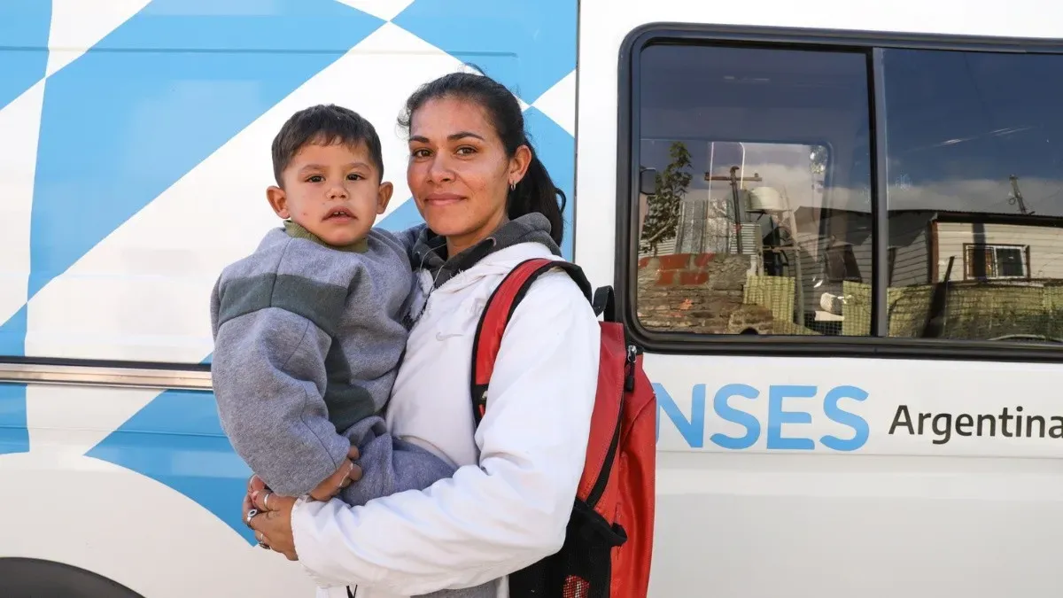 La AUH 2025 sube un 2.4% y trae tres nuevos beneficios para las familias argentinas. Foto: Internet.