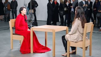 Marina Abramovic, famosa artista y performer, creadora del Método Abramovic, se asoció con WeTransfer. Marina Abramovic, famosa artista y performer, creadora del Método Abramovic, se asoció con WeTransfer.
