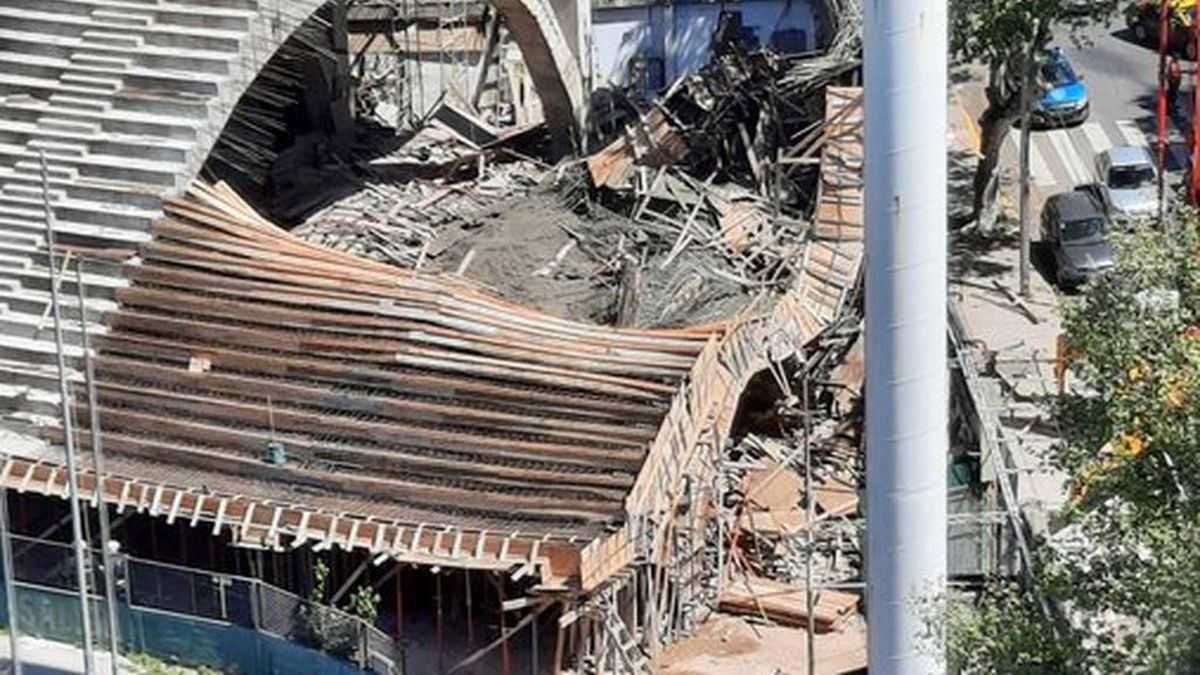 Derrumbe de un sector del estadio de Ferro que dejó atrapados a cinco obreros que se encontraban en el lugar.