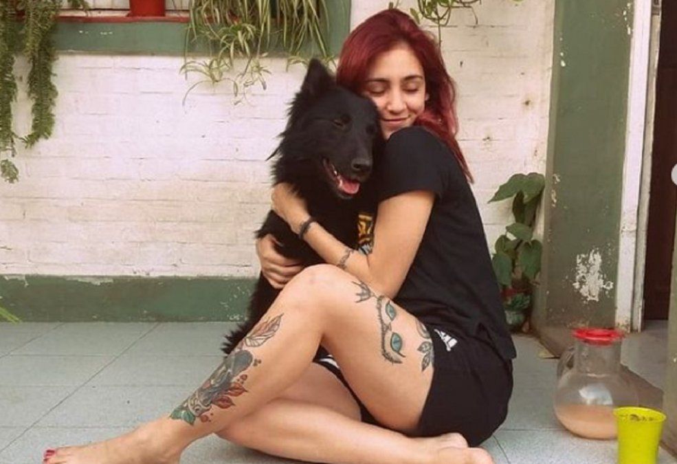 En la espalda se había grabado las patitas de uno de sus perros. La cara de una ovejera ya fallecida